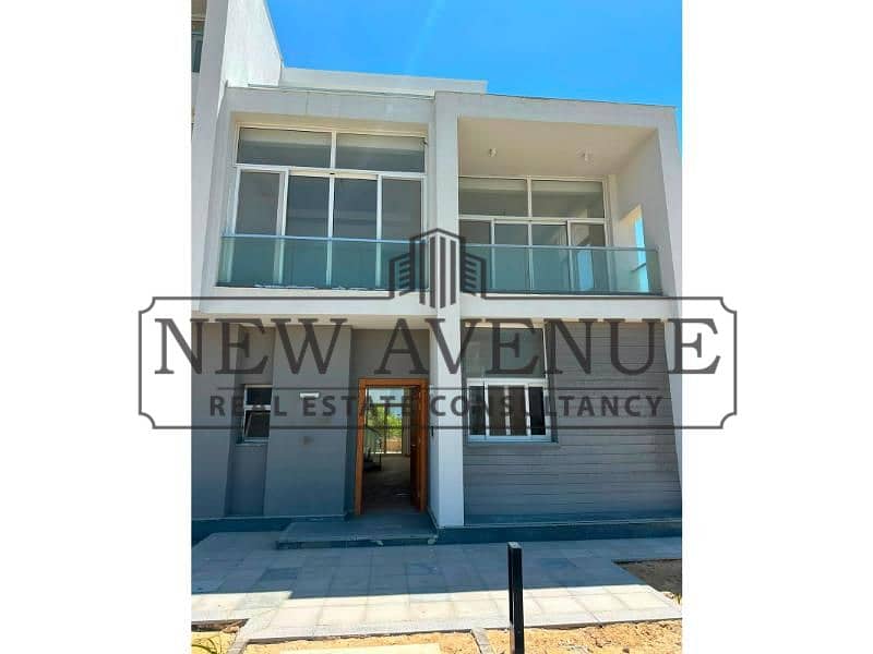Ready to move Luxury Twin Villa for Sale Fully Finished in Mazarine Compound New Alamein City - North Coast - Vista 5