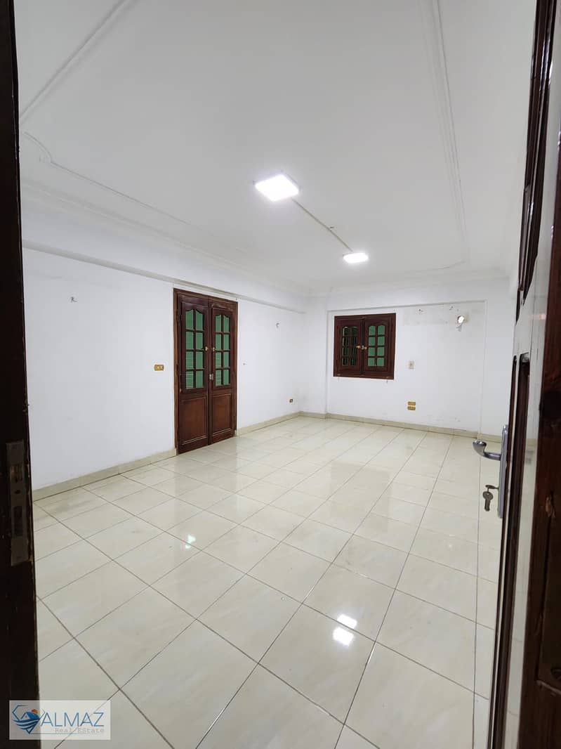 An unfurnished apartment, ready for immediate occupancy, is available for rent in a prime location within the First District (Villas Zone) of New Cair - Więcej