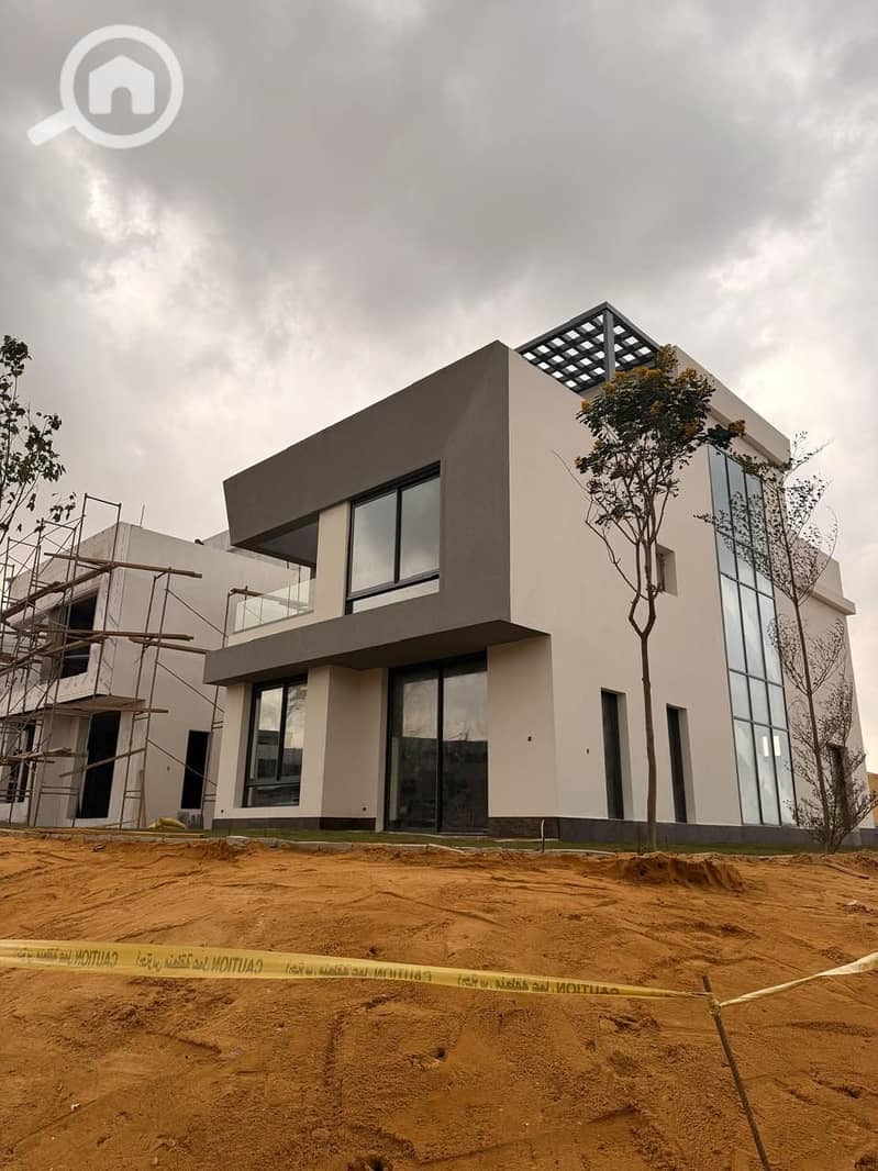 Own a townhouse ready for viewing with a 10% down payment in the heart of New Cairo, 3 minutes from the American University AUC, close to the German University and Point 90 Mall in the Fifth Settlement. - Ansicht 6