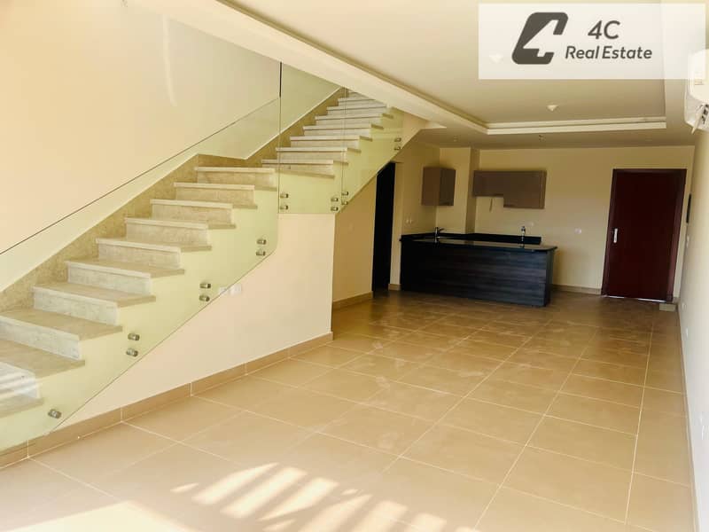 Luxury penthouse in Azha Ain Sokhna featuring a direct lagoon view, premium owner's finishing, extensive upgrades, and ready for immediate occupancy. - Widok 3