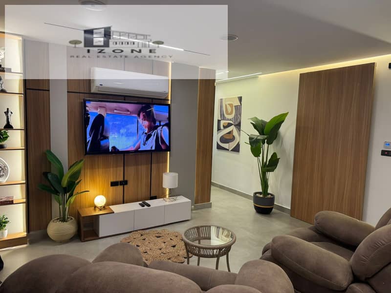 Best Price Fully Furnished Apartment for Rent in Lake View Residence New Cairo with an Area of 148 sqm 2 Bedrooms 3 Bathrooms - Widok 2