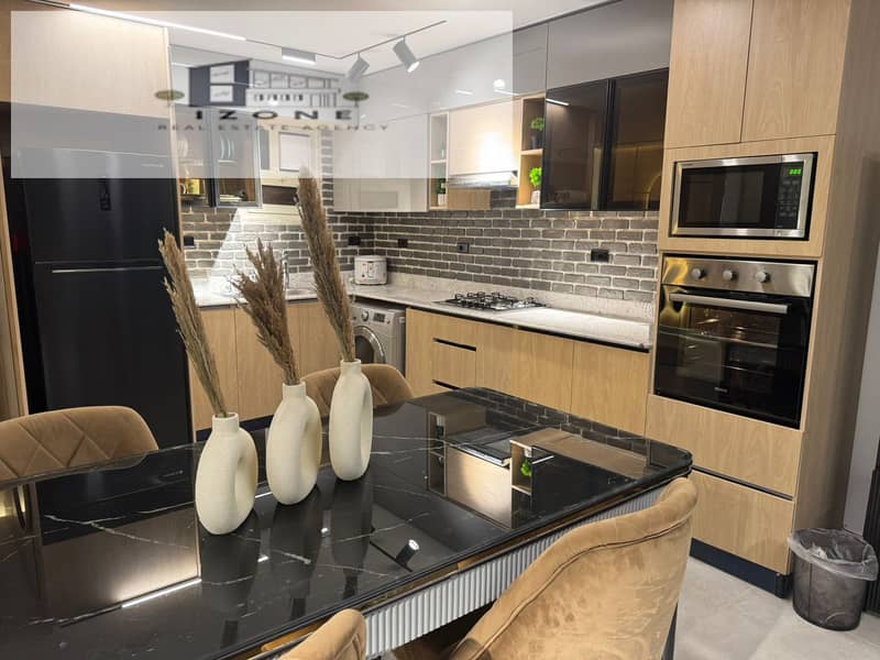 Best Price Fully Furnished Apartment for Rent in Lake View Residence New Cairo with an Area of 148 sqm 2 Bedrooms 3 Bathrooms - Widok 3