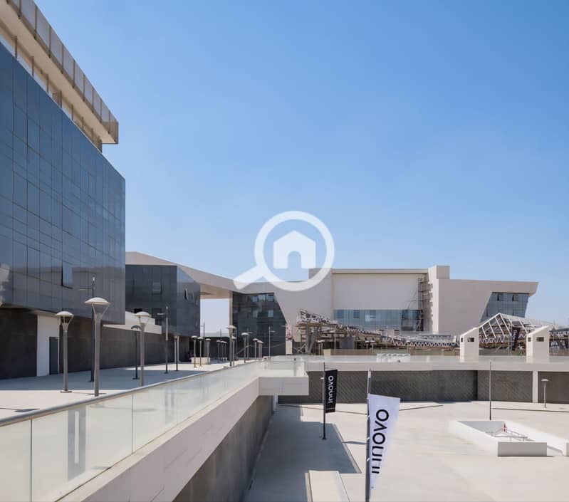 Pharmacy ready to move for sale with prime location in Etapa square next to Al Rabwa - Więcej