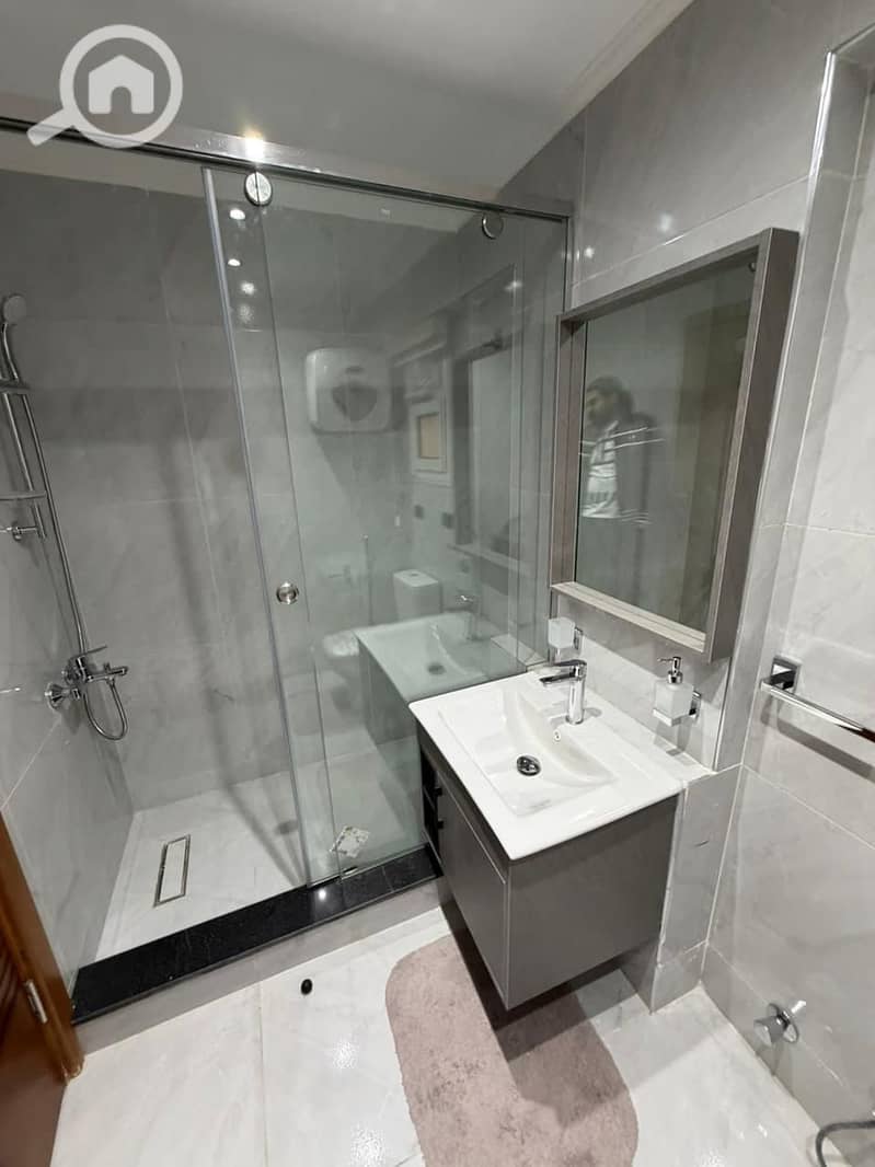 A ready-to-move-in, 191-square-meter apartment in the Fifth Settlement, located on Teseen Street directly across from the Hyde Park compound and just – další