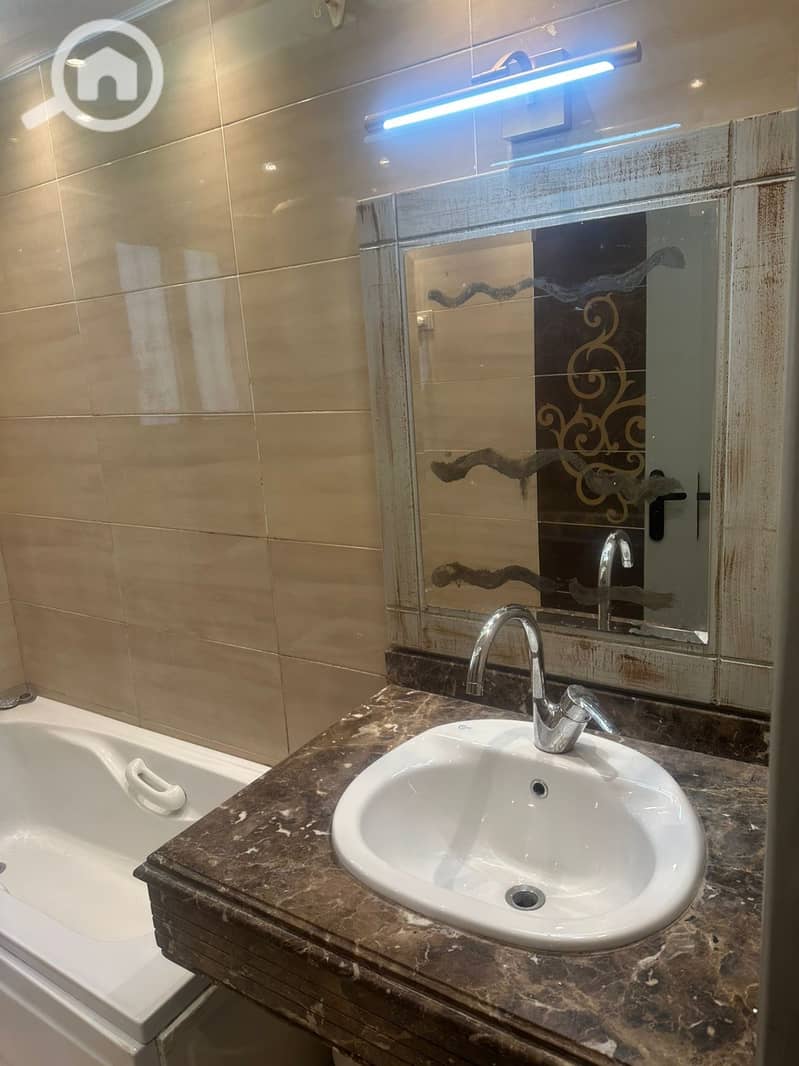 Furnished apartment for rent in a prime location in Zahraa El Maadi, 7th District. - Więcej