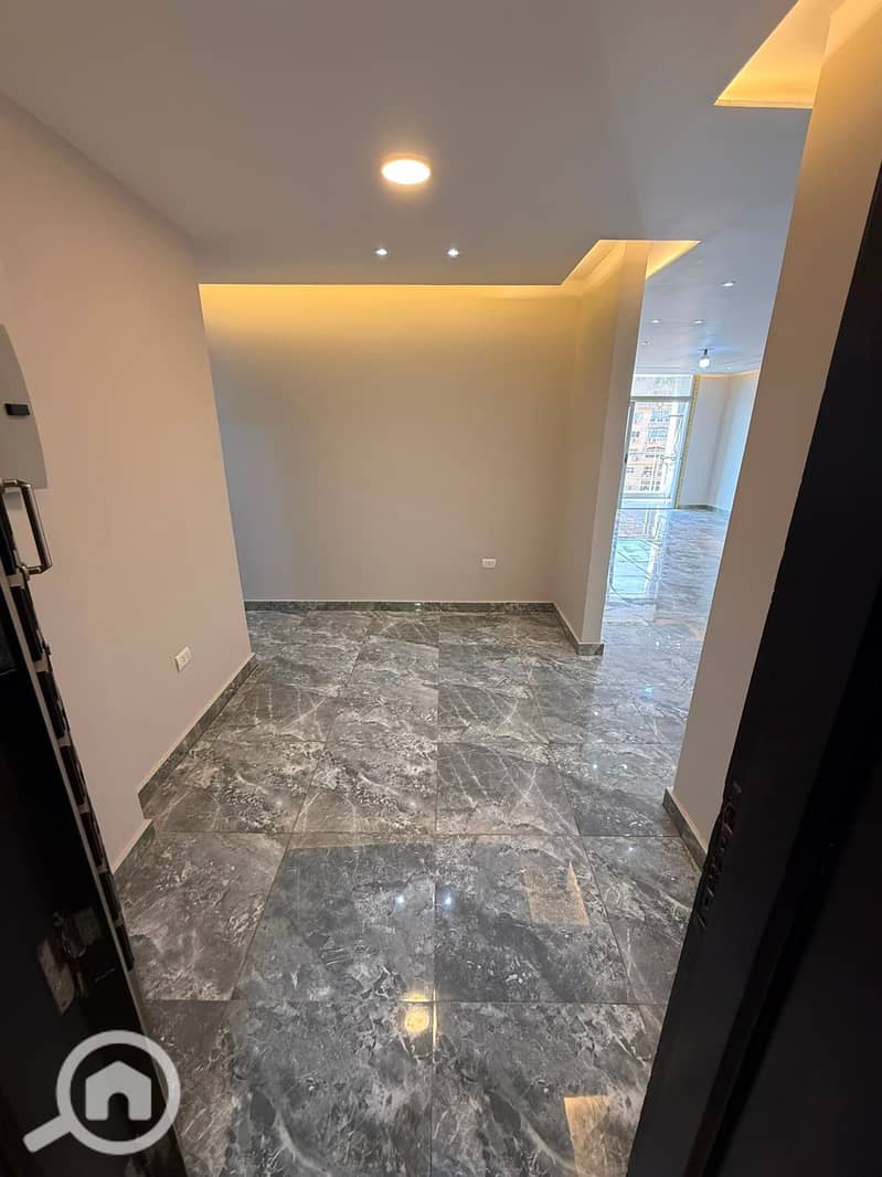 Apartment for sale in Ongoing Compound, Katameya, 190 m, super lux with an open view of Sokhna Tunnel - Widok 5