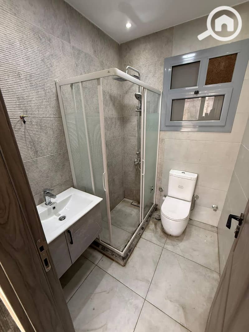 Apartment for sale in Ongoing Compound, Katameya, 190 m, super lux with an open view of Sokhna Tunnel - Więcej