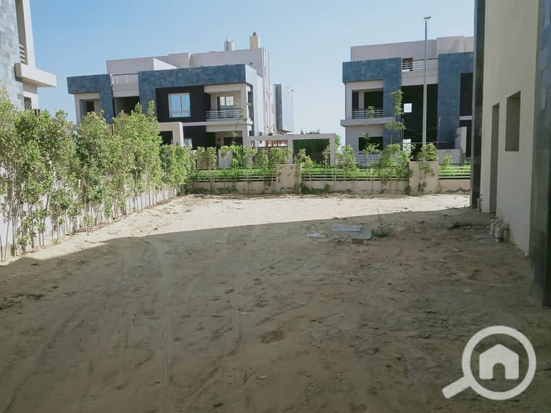 Independent villa for sale 720m immediate delivery in Elkarma 4 compound in front of Elrabwa compound - Ansicht 5