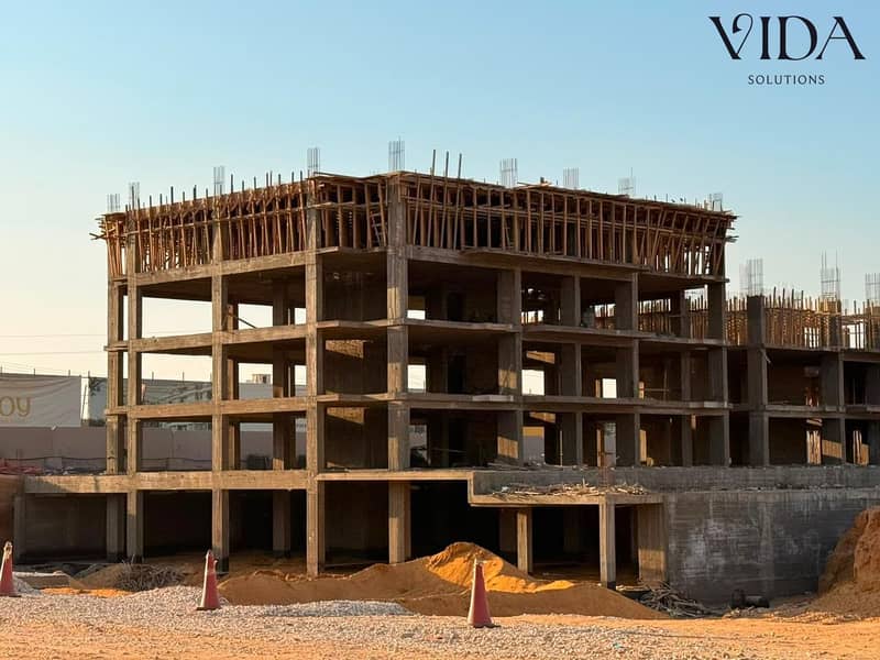 two-bedroom apartment on El Nozha Street, Sheikh Zayed. Features existing on-site construction and a flexible 10-year installment plan. – pohled 2