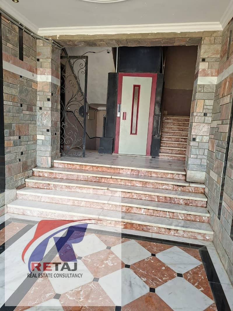 Roof Apartment for Sale in Fifth Neighborhood – First Settlement - Więcej