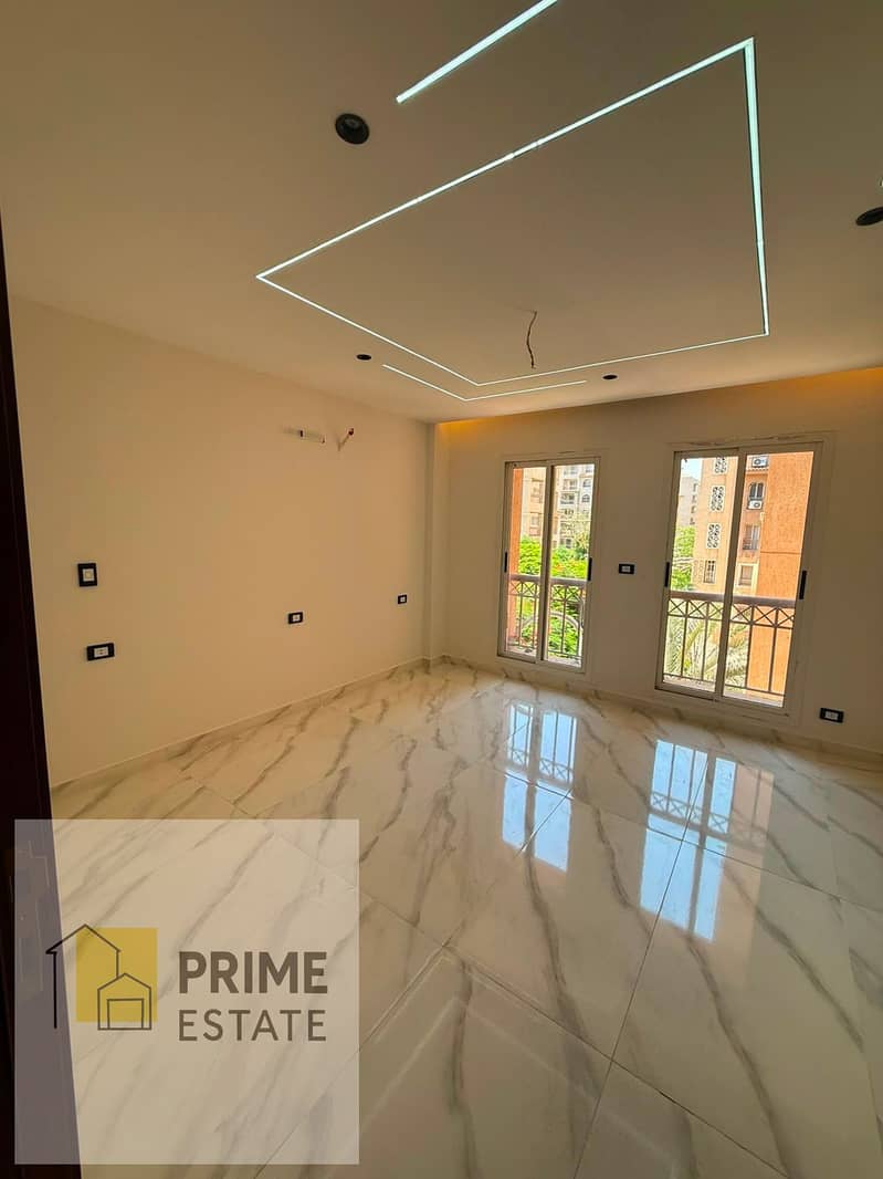 **Apartment for Sale in Madinaty B2 | 211 SQM | Luxury Ultra Super Lux Finishing | Garden View | Steps from Madinaty Sporting Club** - Widok 4