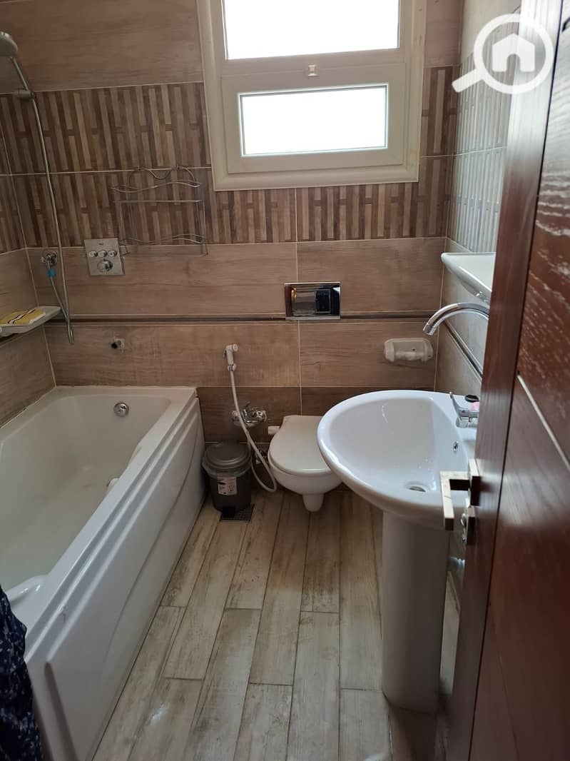 Luxury apartment for sale, 140 sqm, super luxurious finishing, first occupancy, garden view. Sale due to circumstances. - Vista 3