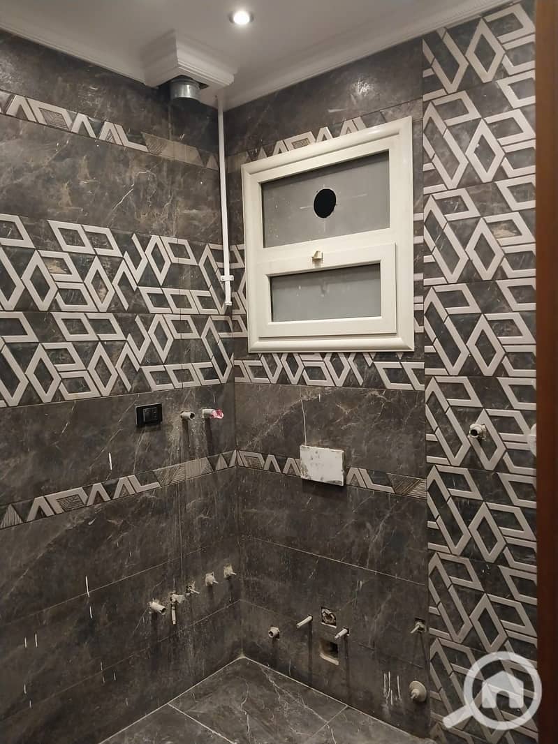 Luxury apartment for sale, 140 sqm, super luxurious finishing, first occupancy, garden view. Sale due to circumstances. - Vista 6