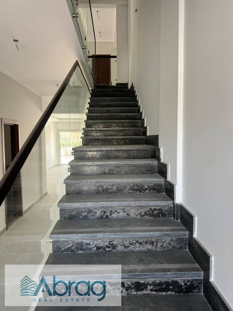 320 sqm Townhouse in Palm Parks Compound, October. Features a kitchen and air conditioning; first-time occupancy, super-lux finish. - Aanzicht 6