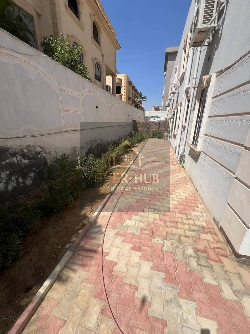office space of 200 sq m + 150 sq m garden for rent and separate entrance in the most prestigious location in the 7th of Zayed minutes from Dahshur - Widok 4