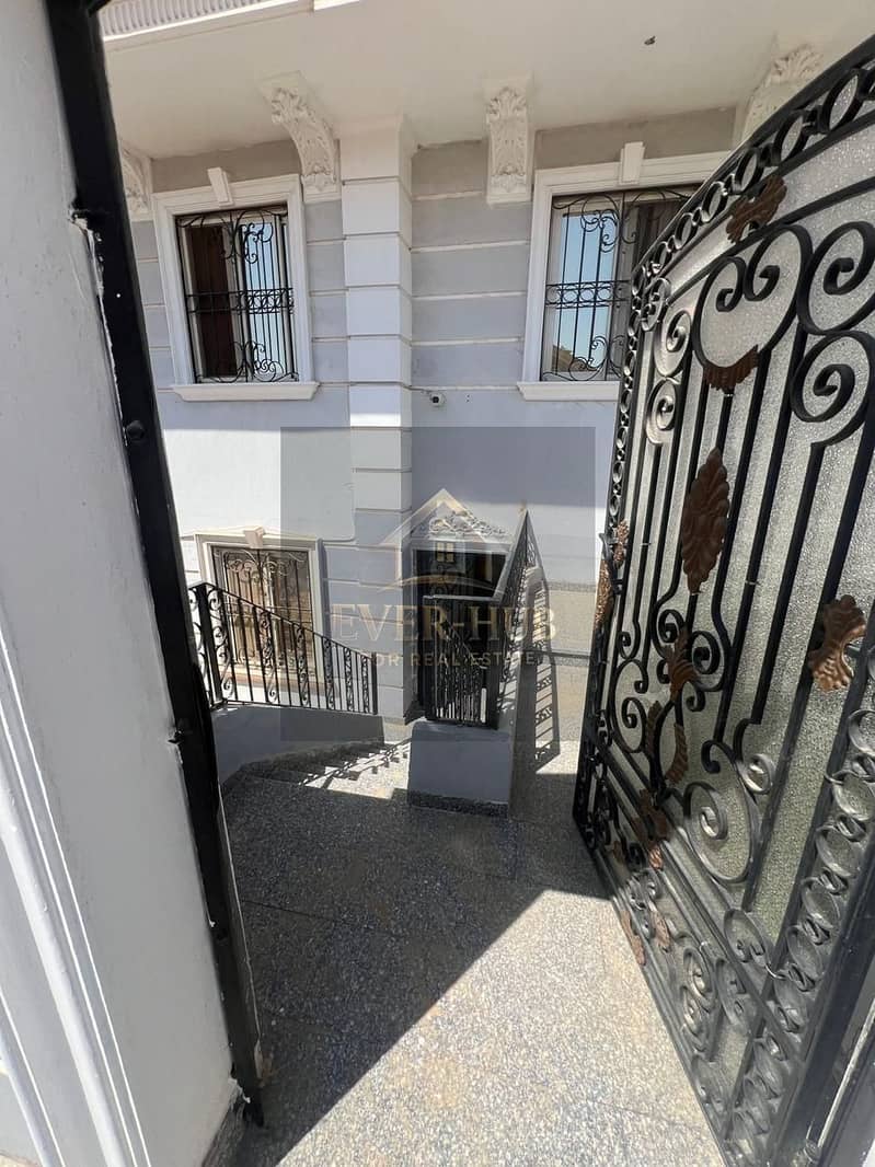office space of 200 sq m + 150 sq m garden for rent and separate entrance in the most prestigious location in the 7th of Zayed minutes from Dahshur - Widok 5