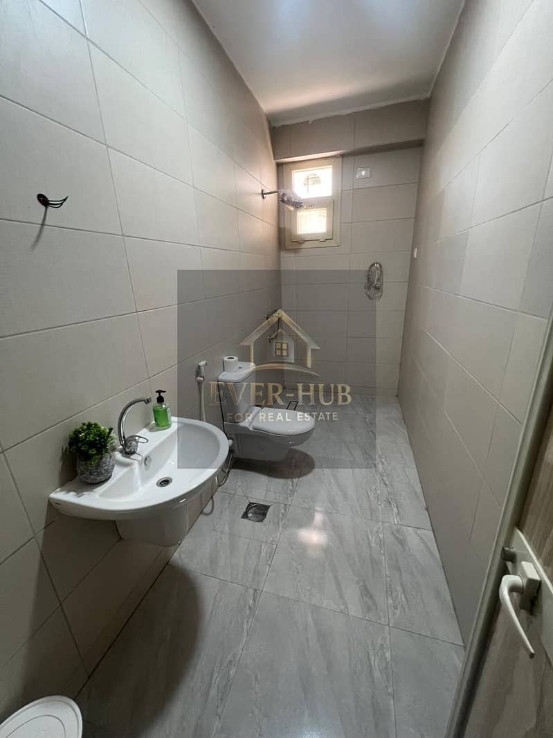 office space of 200 sq m + 150 sq m garden for rent and separate entrance in the most prestigious location in the 7th of Zayed minutes from Dahshur - Widok 6