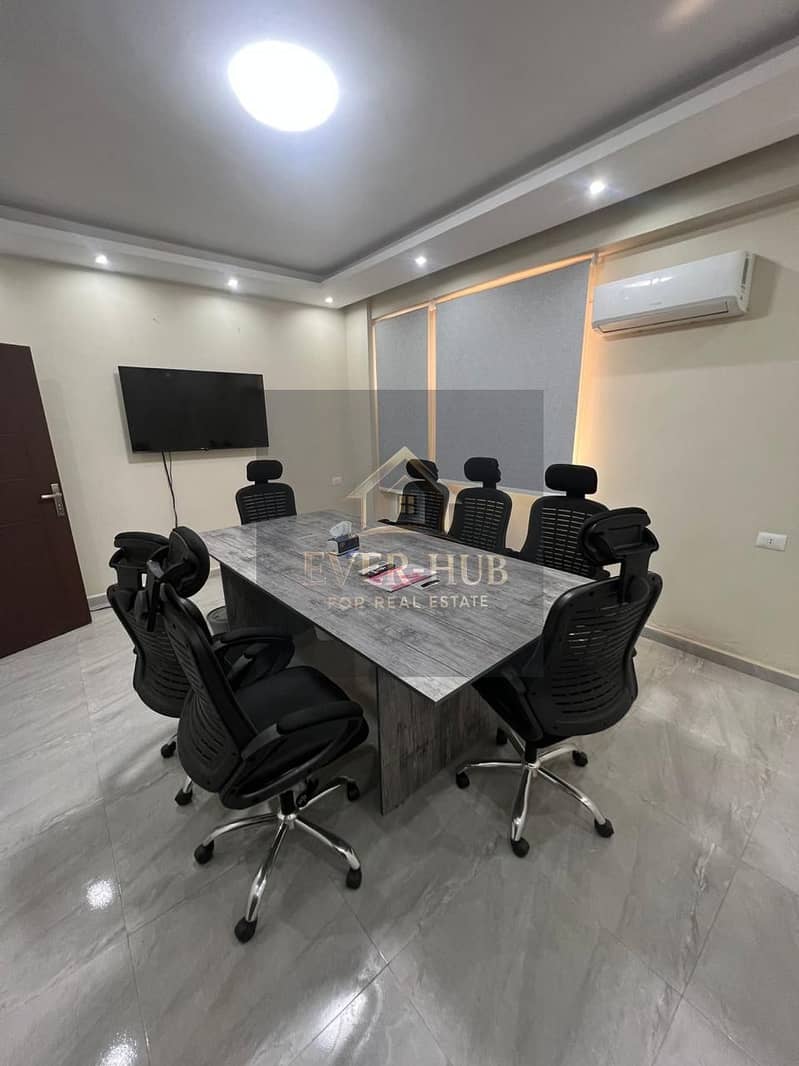 office space of 200 sq m + 150 sq m garden for rent and separate entrance in the most prestigious location in the 7th of Zayed minutes from Dahshur - Więcej