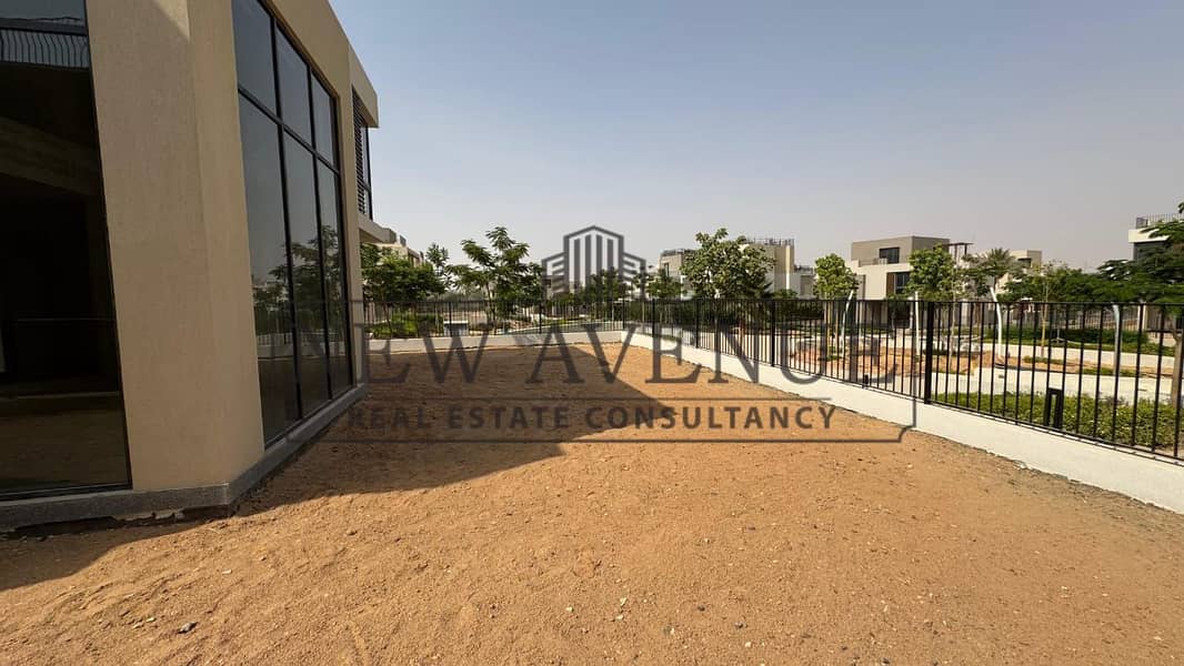 Sodic East Ready to move Luxury Standalone Corner Villa with Open Landscape View 5 Master Bedrooms Wide Private Garden - Ansicht 3