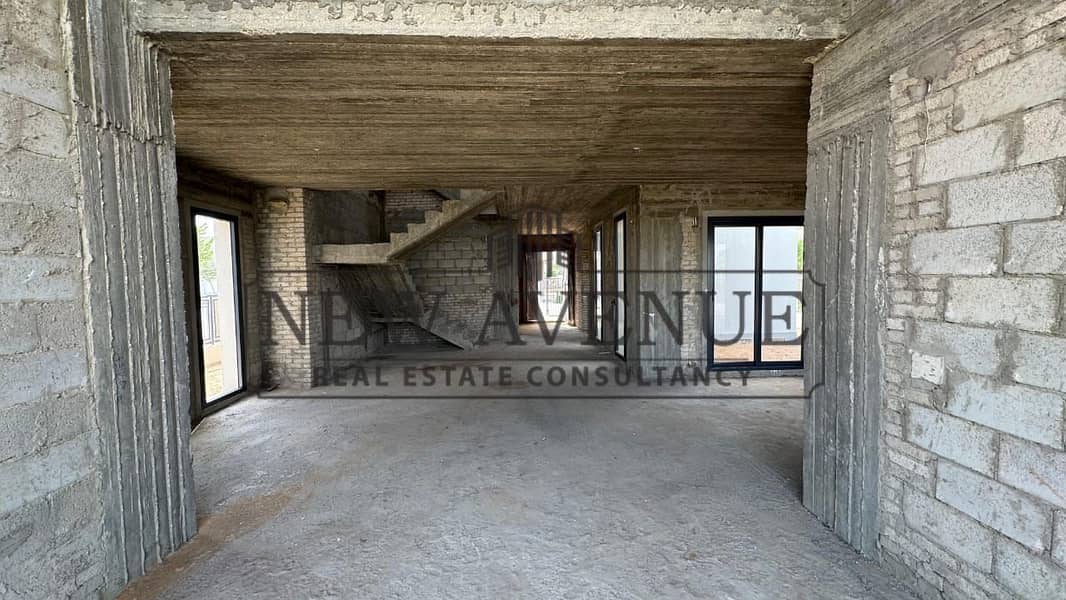 Sodic East Ready to move Luxury Standalone Corner Villa with Open Landscape View 5 Master Bedrooms Wide Private Garden - Mehr