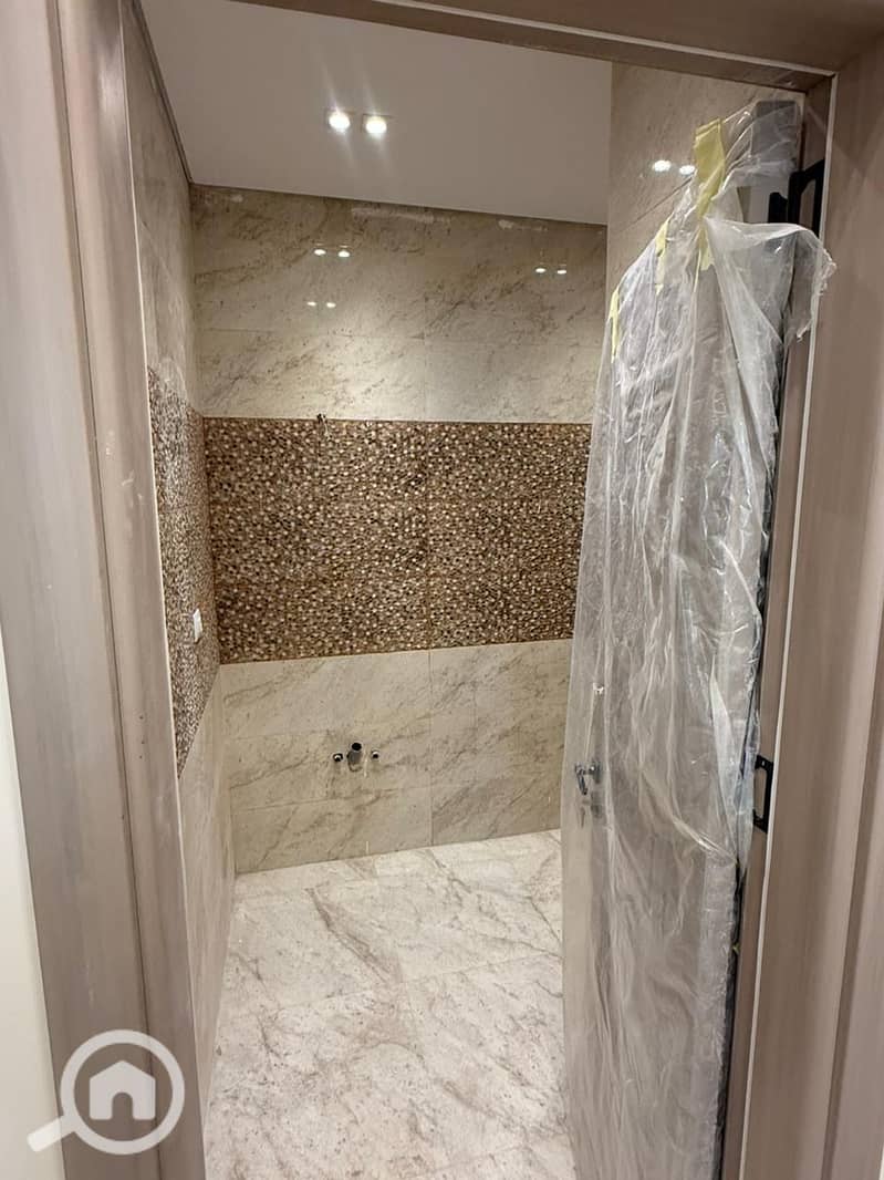 10 5de6d95d-e8c7-450e-92ab-825cc5d6c500. jpg