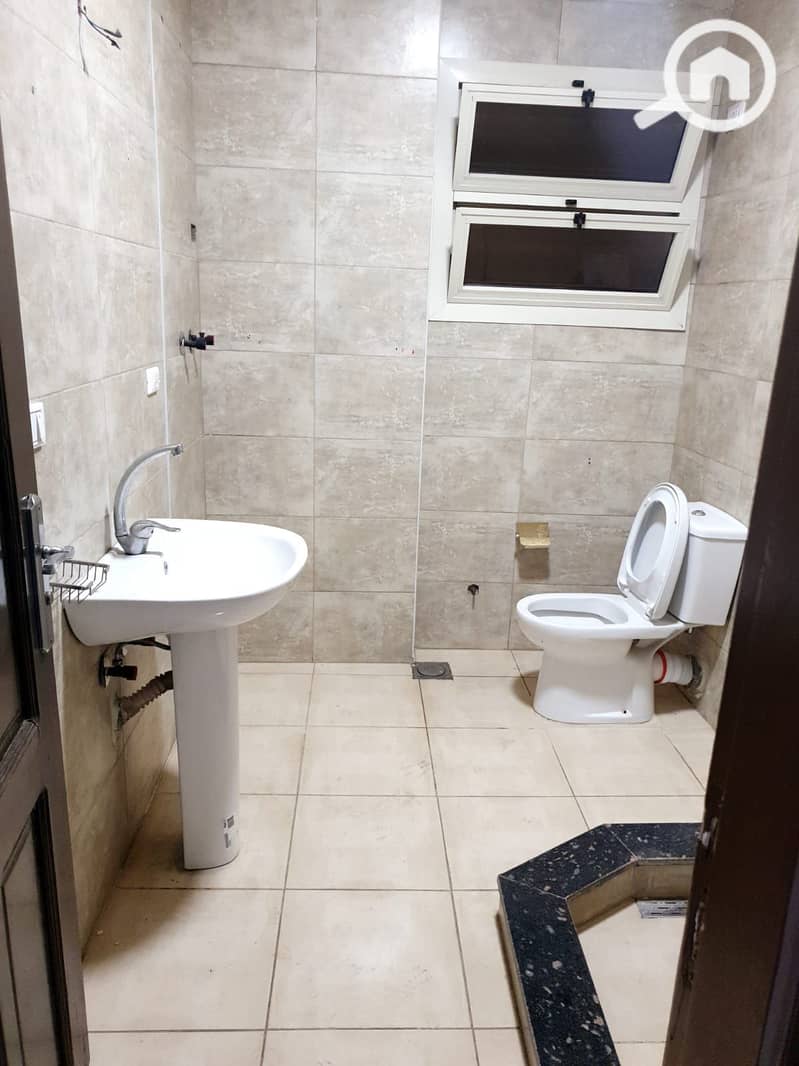 Apartment for rent 200m in Old Maadi near Soares Square | 3 rooms | Super Lux finishing | North facing | 14 thousand - Więcej