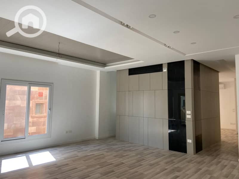 Luxury Apartment for Rent – West Golf Compound – Fifth Settlement, New Cairo Premium Finishing | Prime Location This elegant apartment features – pohled 6