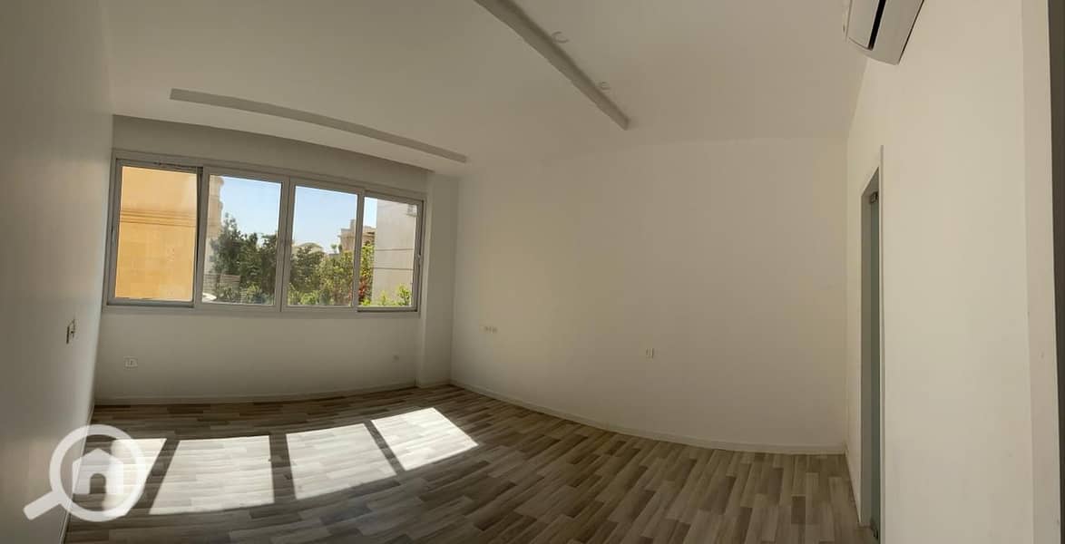 Luxury Apartment for Rent – West Golf Compound – Fifth Settlement, New Cairo Premium Finishing | Prime Location This elegant apartment features – další