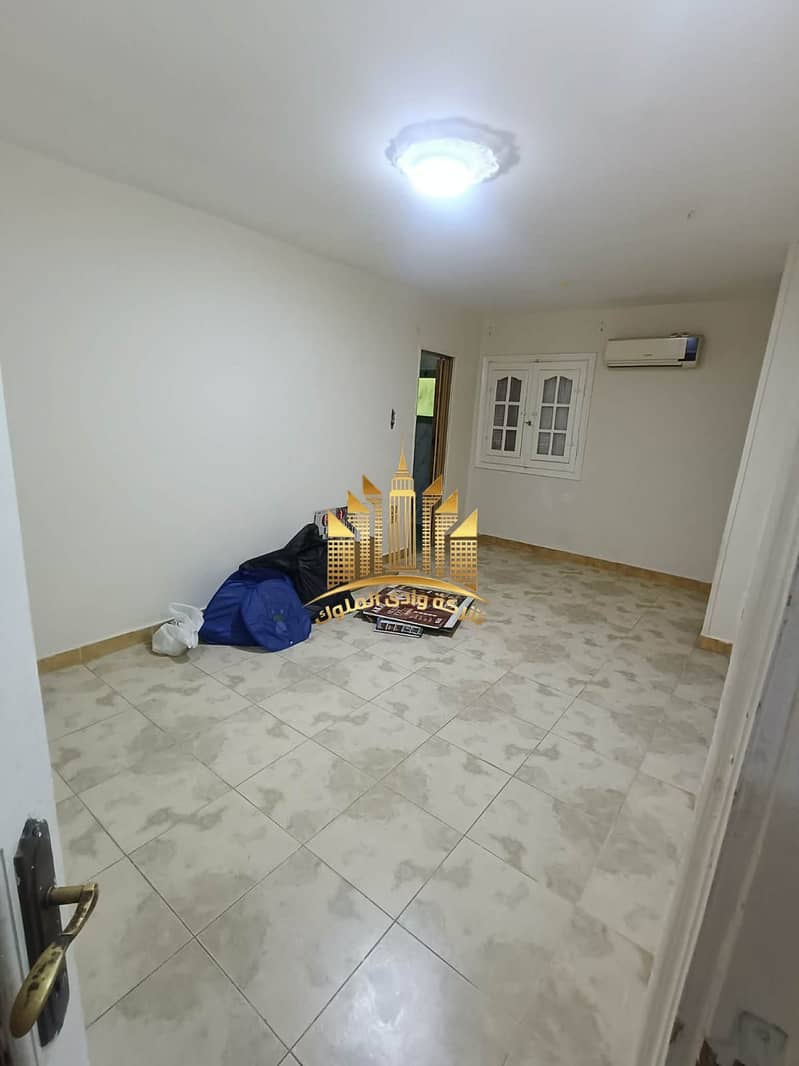 Apartment for rent in Al-Forsan Compound, Maadi Ring Road, next to Sama Cairo Tower, area 130m, three rooms including an open living room and 2 bathrooms, one of which is a master bathroom, fifth floor, super lux finishing, and it has two air conditioners and natural gas. – pohled 4