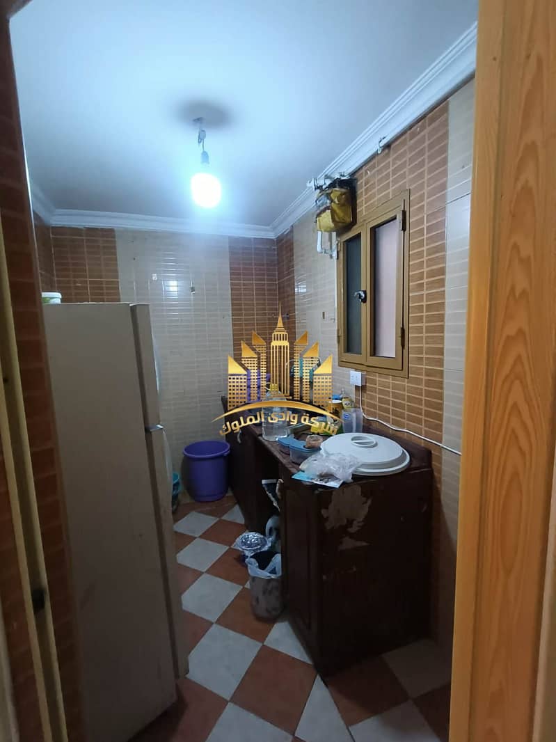 Apartment for rent in Al-Forsan Compound, Maadi Ring Road, next to Sama Cairo Tower, area 130m, three rooms including an open living room and 2 bathrooms, one of which is a master bathroom, fifth floor, super lux finishing, and it has two air conditioners and natural gas. – pohled 6