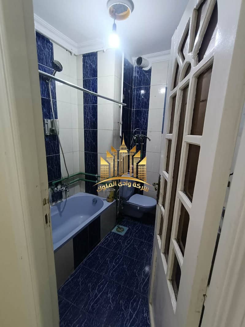Apartment for rent in Al-Forsan Compound, Maadi Ring Road, next to Sama Cairo Tower, area 130m, three rooms including an open living room and 2 bathrooms, one of which is a master bathroom, fifth floor, super lux finishing, and it has two air conditioners and natural gas. – další