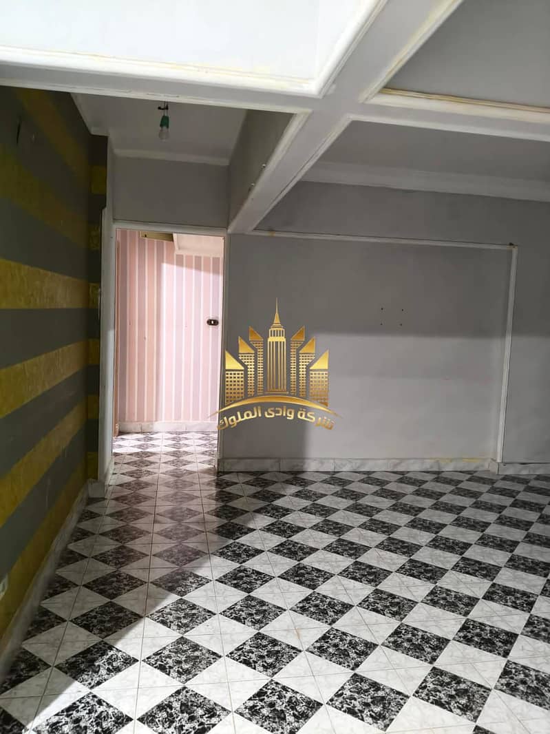 Apartment for rent in Abad Al-Rahman City on the Maadi Ring Road, next to Sama Cairo Tower, Baron City, and Al-Qatamiyah Hunting Club. Area: 120 m. Super Lux finishing, consisting of two rooms, reception, bathroom, and kitchen with a three-piece reception. - Widok 2