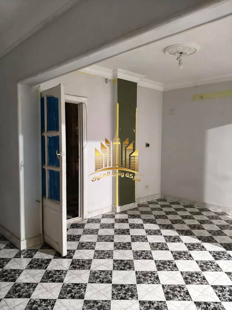 Apartment for rent in Abad Al-Rahman City on the Maadi Ring Road, next to Sama Cairo Tower, Baron City, and Al-Qatamiyah Hunting Club. Area: 120 m. Super Lux finishing, consisting of two rooms, reception, bathroom, and kitchen with a three-piece reception. - Widok 3