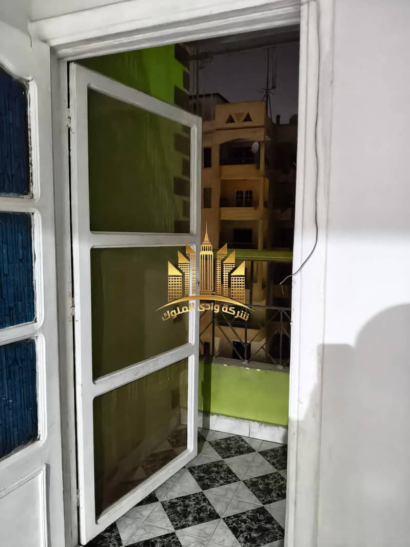 Apartment for rent in Abad Al-Rahman City on the Maadi Ring Road, next to Sama Cairo Tower, Baron City, and Al-Qatamiyah Hunting Club. Area: 120 m. Super Lux finishing, consisting of two rooms, reception, bathroom, and kitchen with a three-piece reception. - Widok 5