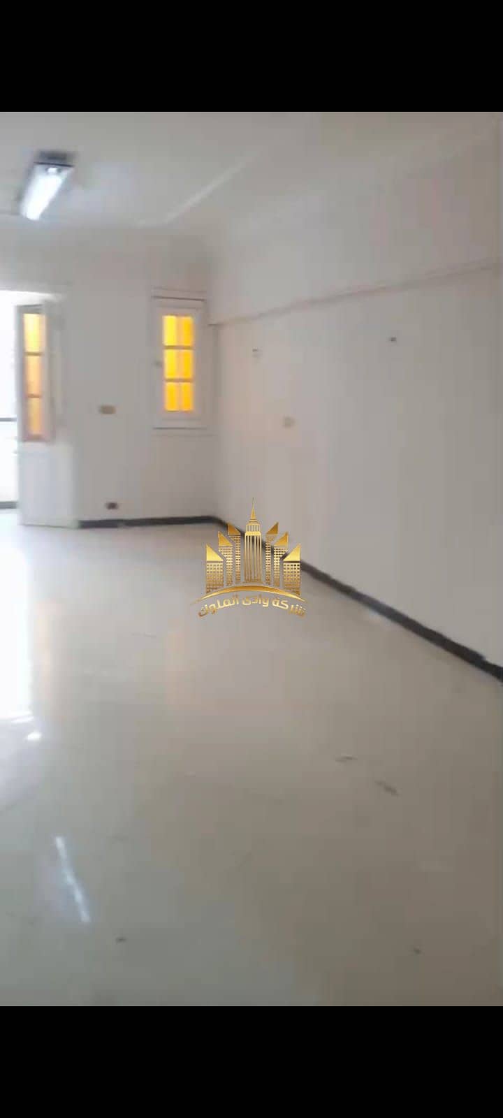 Apartment for rent in Al-Fursan Compound next to Baron City directly on the Maadi Ring Road, 140 m, three rooms, a spacious two-piece reception, fully facing balcony, super lux finishing, bathroom and kitchen, natural gas, electricity meter, landline phone and internet, fourth floor, elevator. One month rent required. - Więcej