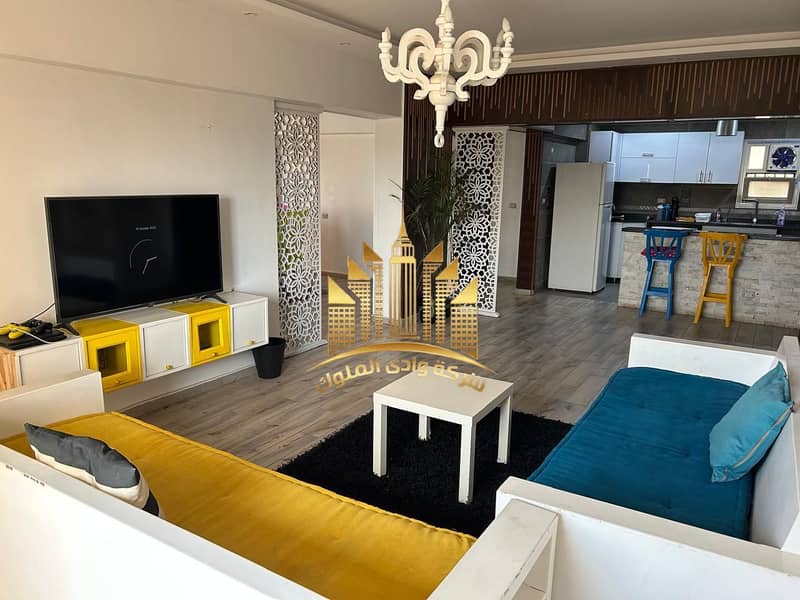Apartment for rent in Baron City Compound, Maadi Ring Road, next to Sama Cairo Tower, area 125 m, high luxury finishing, 11th floor, 2 bedrooms, 2 bathrooms, big reception, American bar kitchen, and side living room. – pohled 4