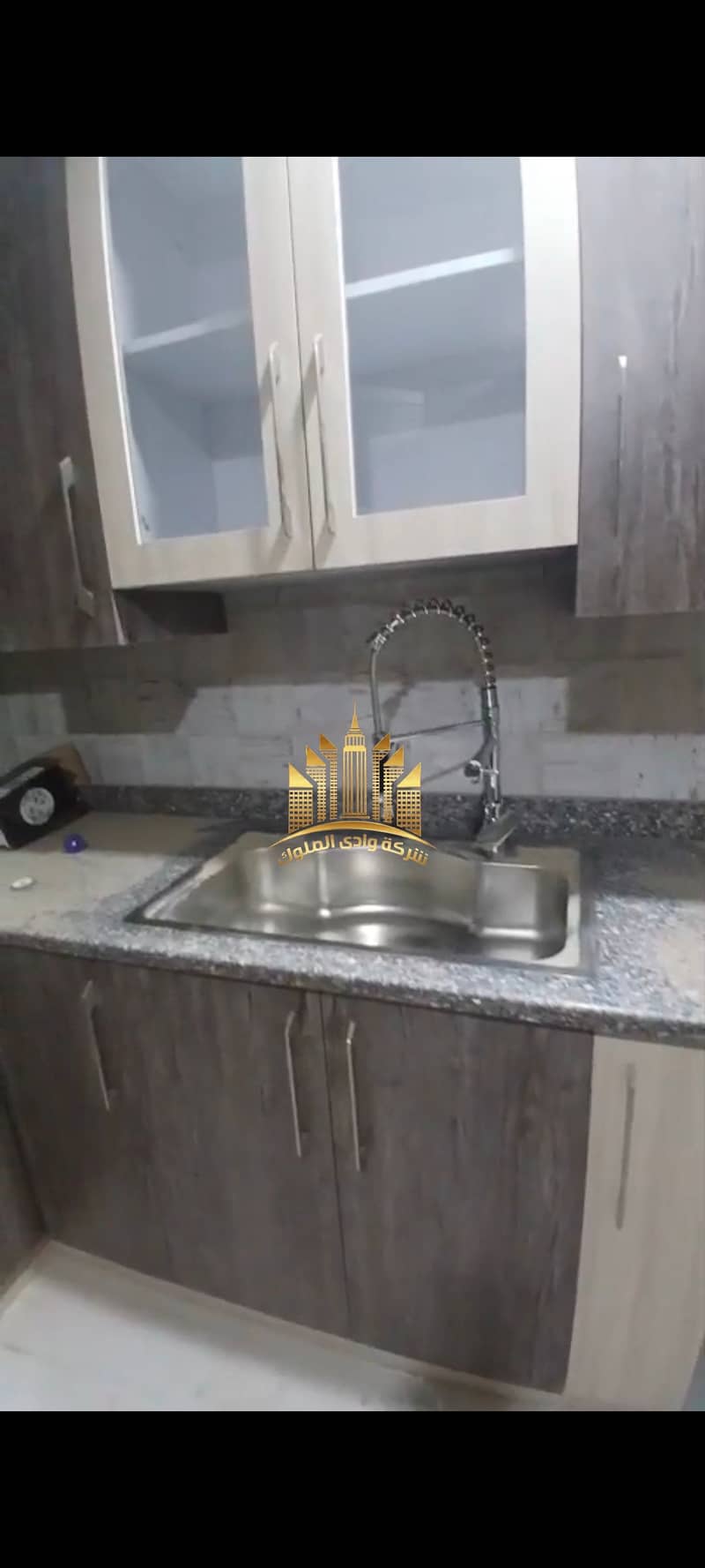 For rent, first occupancy, ultra super lux, 1 Qattamiyya, area 200 square meters, three rooms and three bathrooms, includes a fitted kitchen. - Mehr