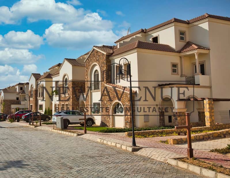 Townhouse in Divina Gardens by ATRIC Shorouq Prime Location on Landscape Ready to Move - Ansicht 6