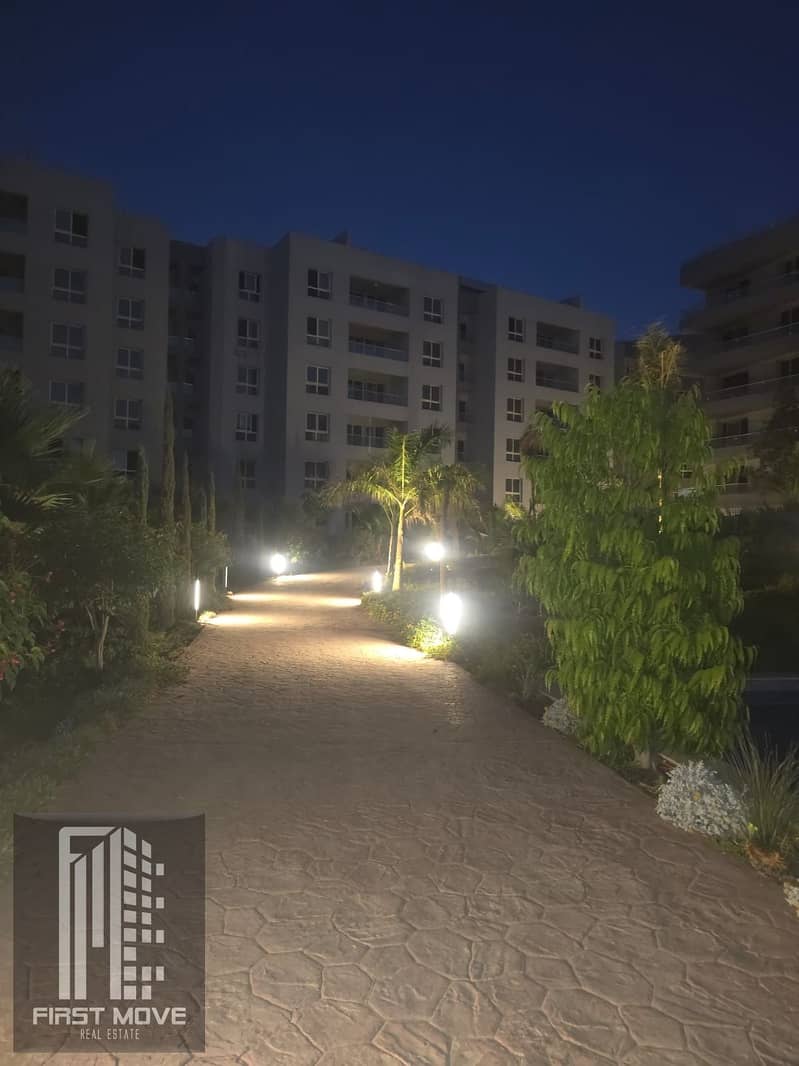 Your apartment is ready for the key, 5 minutes to the Fifth Settlement, open view on the lagoon in the heart of Mostaqbal City Zizinia Compound. - Więcej