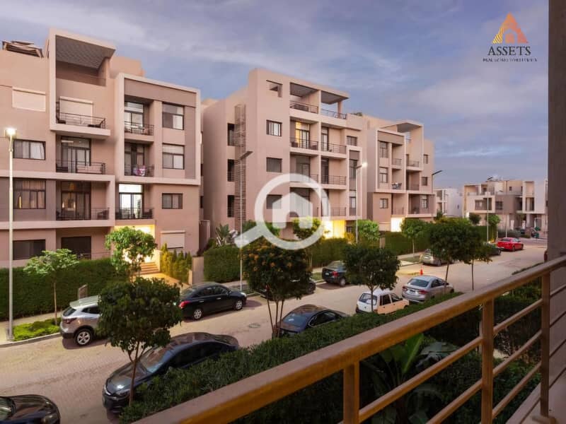 Resale 2 bedroom apartment Fully Finished with ACs with kitchen at Fifth Square AlMarasem New Cairo with down payment - Widok 4