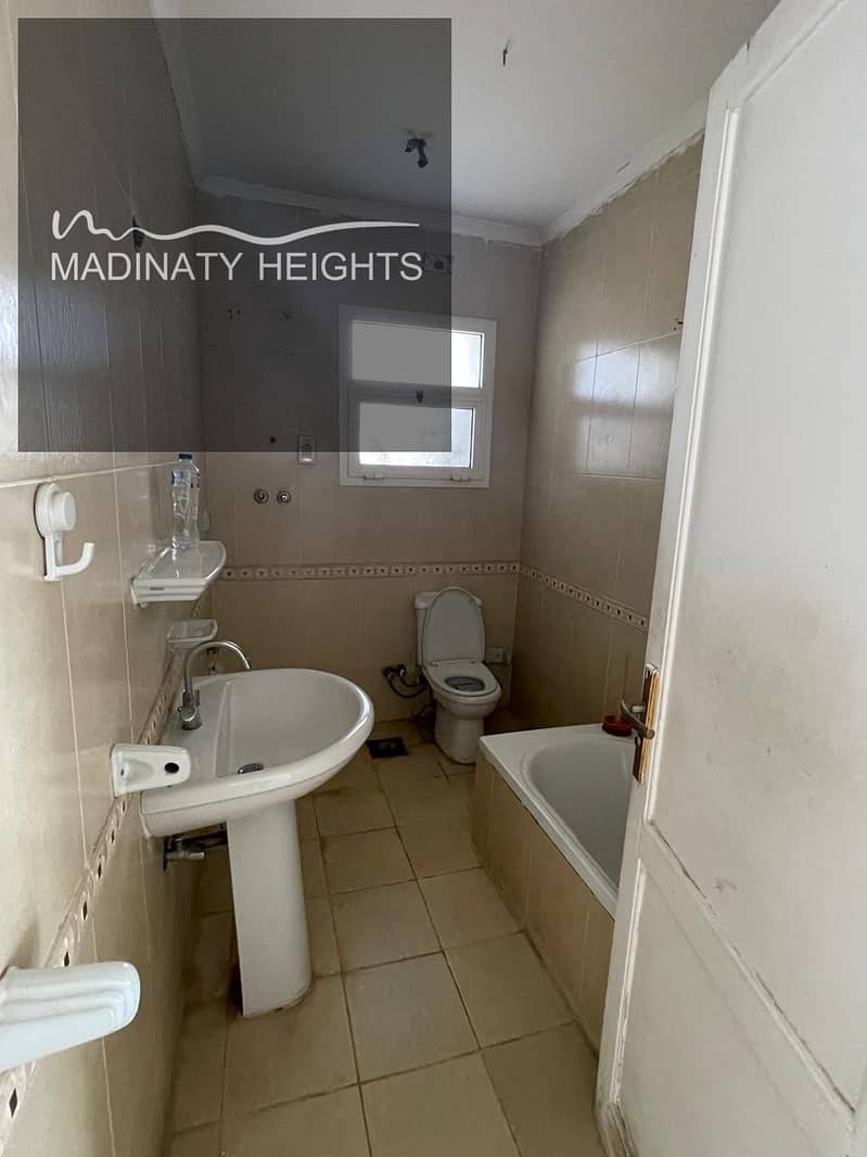 Apartment for rent in Madinaty in front of Mahmoud El-Far, distinctive location B6 - Widok 4