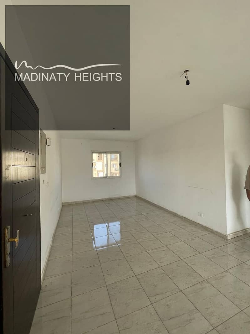 Apartment for rent in Madinaty in front of Mahmoud El-Far, distinctive location B6 - Więcej