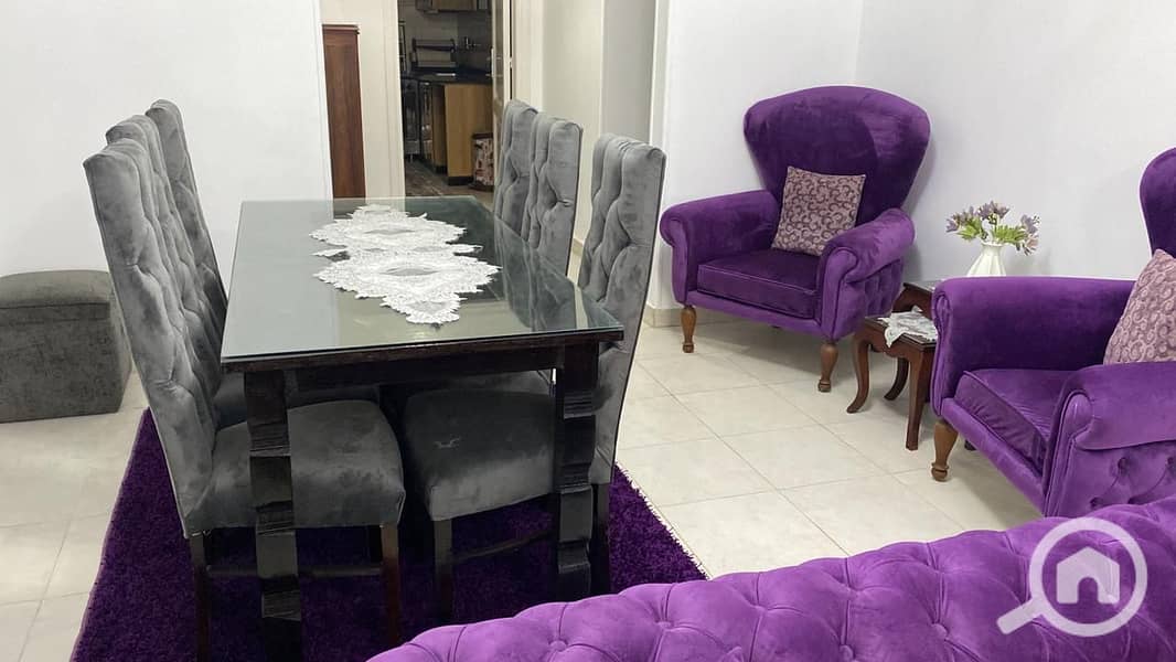 Furnished apartment for rent in Hadayek Al-Mohandessin Compound, Sheikh Zayed; first floor, modern furnishings. - Więcej