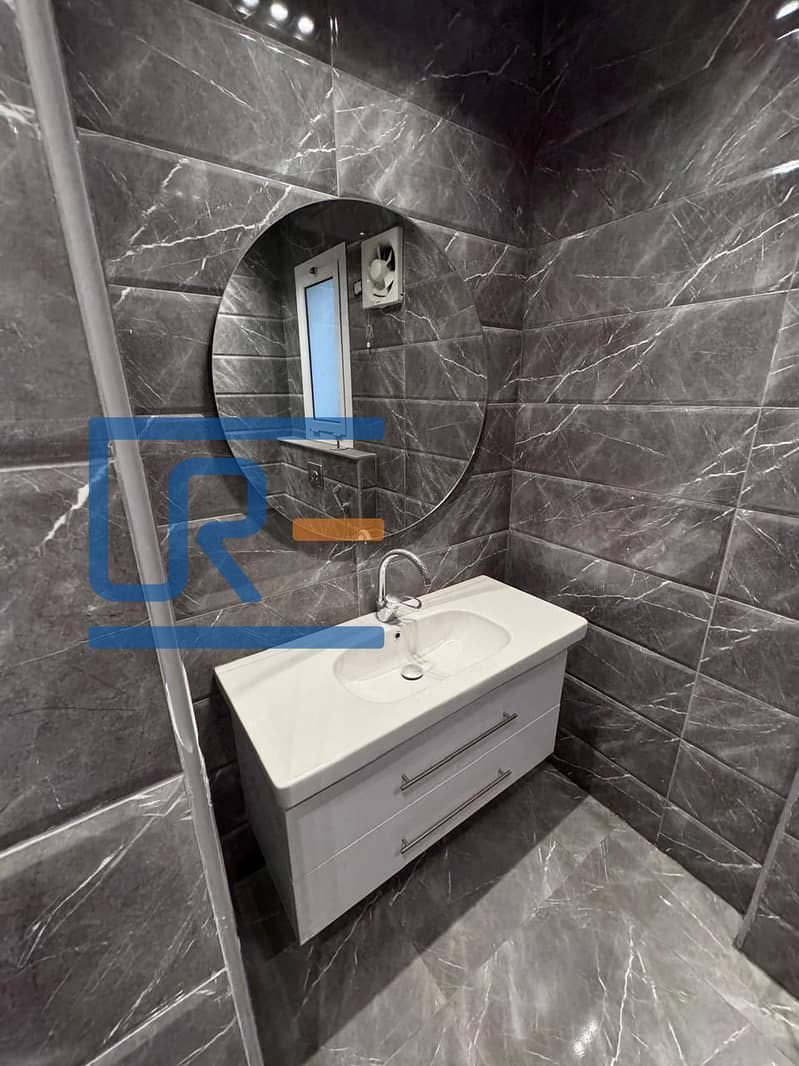 12 e81874fb-65aa-4de2-a2cc-ebd67c651d52. jpg
