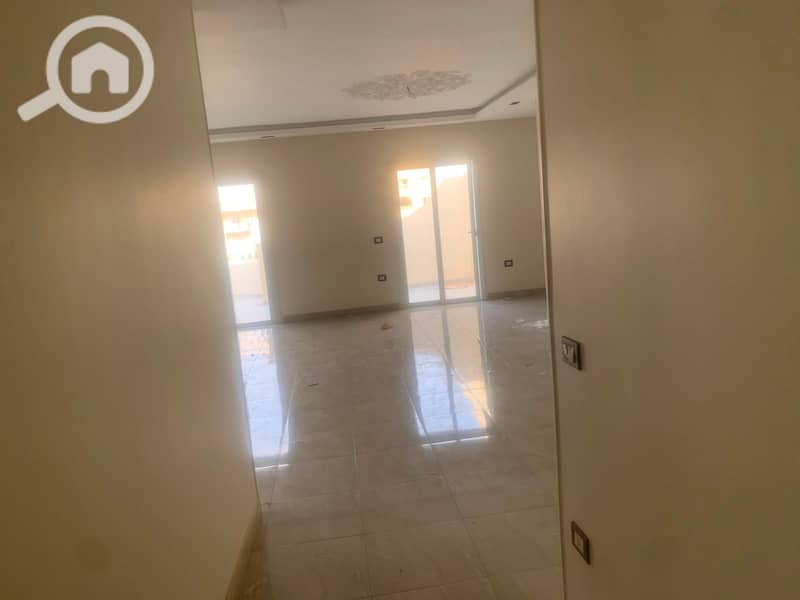 Room for rent with kitchen and heater in Al-Banasij 9, First Assembly, a very special location with a garden view. – pohled 3