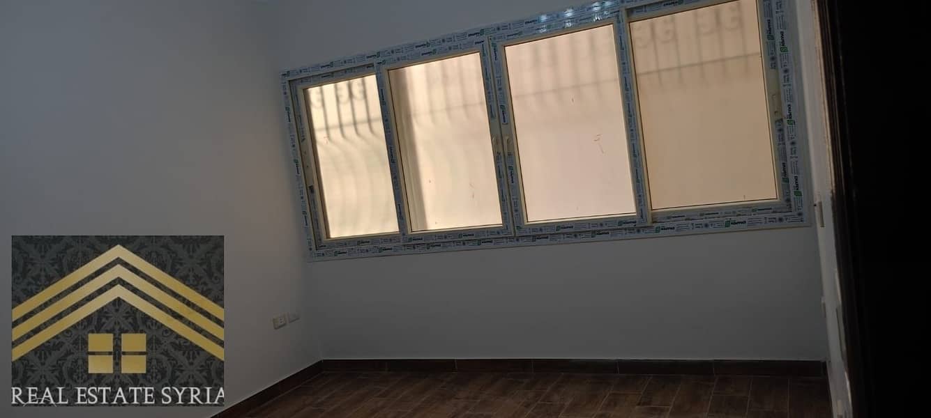 For rent in the Ninth District, Sixth Neighbourhood, 170 meters, 3 bedrooms + 2 bathrooms, ground floor with sandy garden not planted. - Więcej