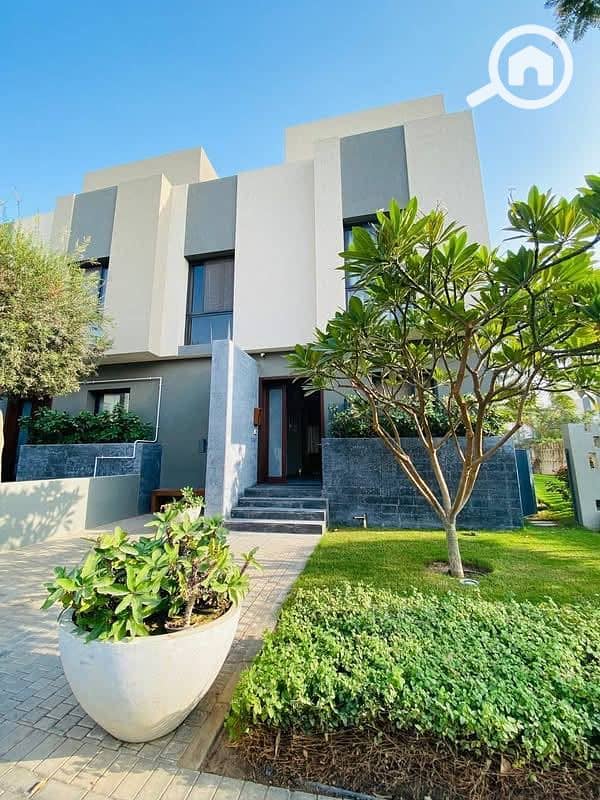 Villa for Sale in "Al Burouj" Compound, Premium Location Share-to-Share with the International Medical Center. - Bild 2