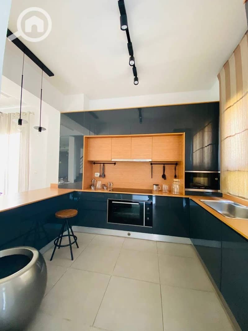 Villa for Sale in "Al Burouj" Compound, Premium Location Share-to-Share with the International Medical Center. - Fler