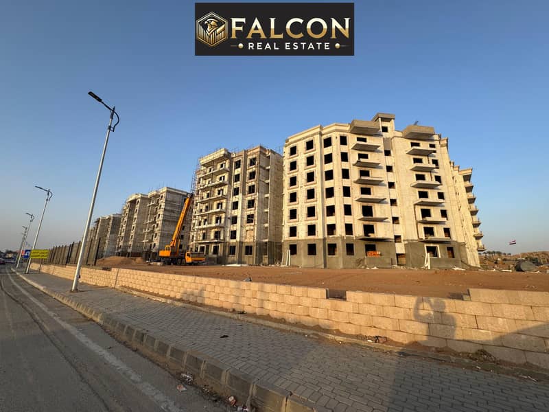 3-bedroom apartment (all master suites) featuring an unobstructed, panoramic view of the entirety of Madinaty. Located in the first compound along the - Widok 6