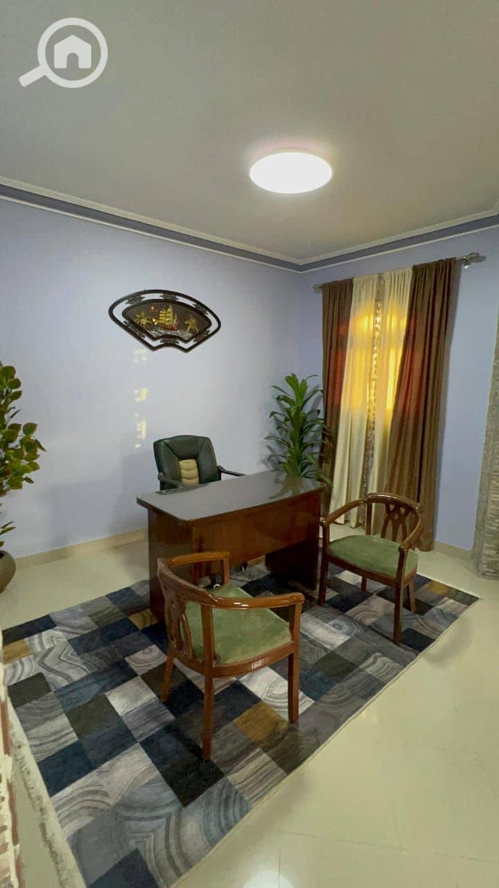 A 3-story villa (3 fully furnished and air-conditioned apartments) + a 50m roof with a bathroom + a garage + a 250m garden in the fourth district, Fifth Settlement. – pohled 6